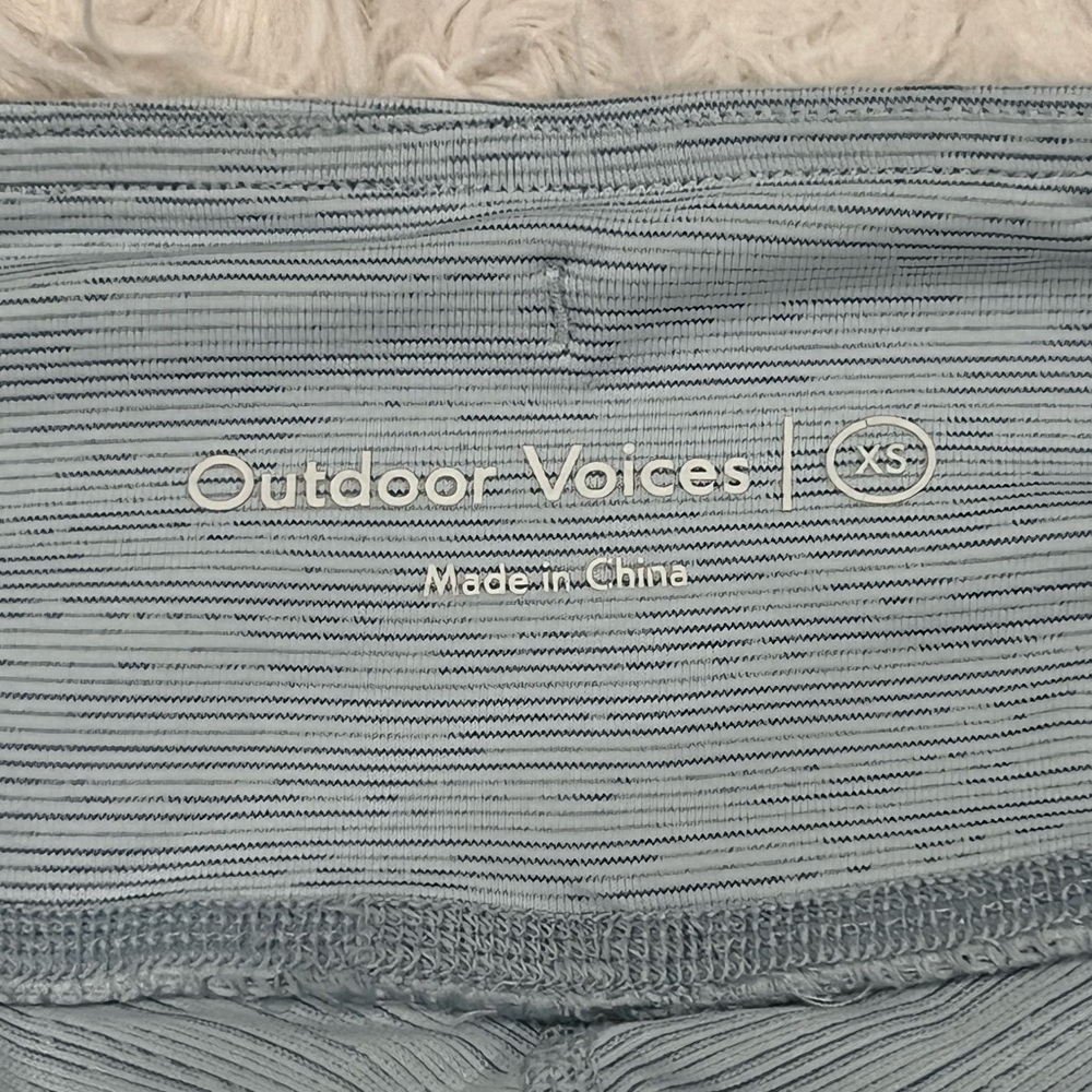 Outdoor Voices Women’s 3/4 Warmup Leggings XS Quartz Blue Yoga Pants Athletic - Picture 7 of 8